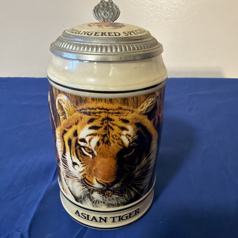 Vintage 1989 Budweiser Endangered Species ASIAN TIGER Beer Stein Mug Lidded 0.5L - Picture 2 of 6